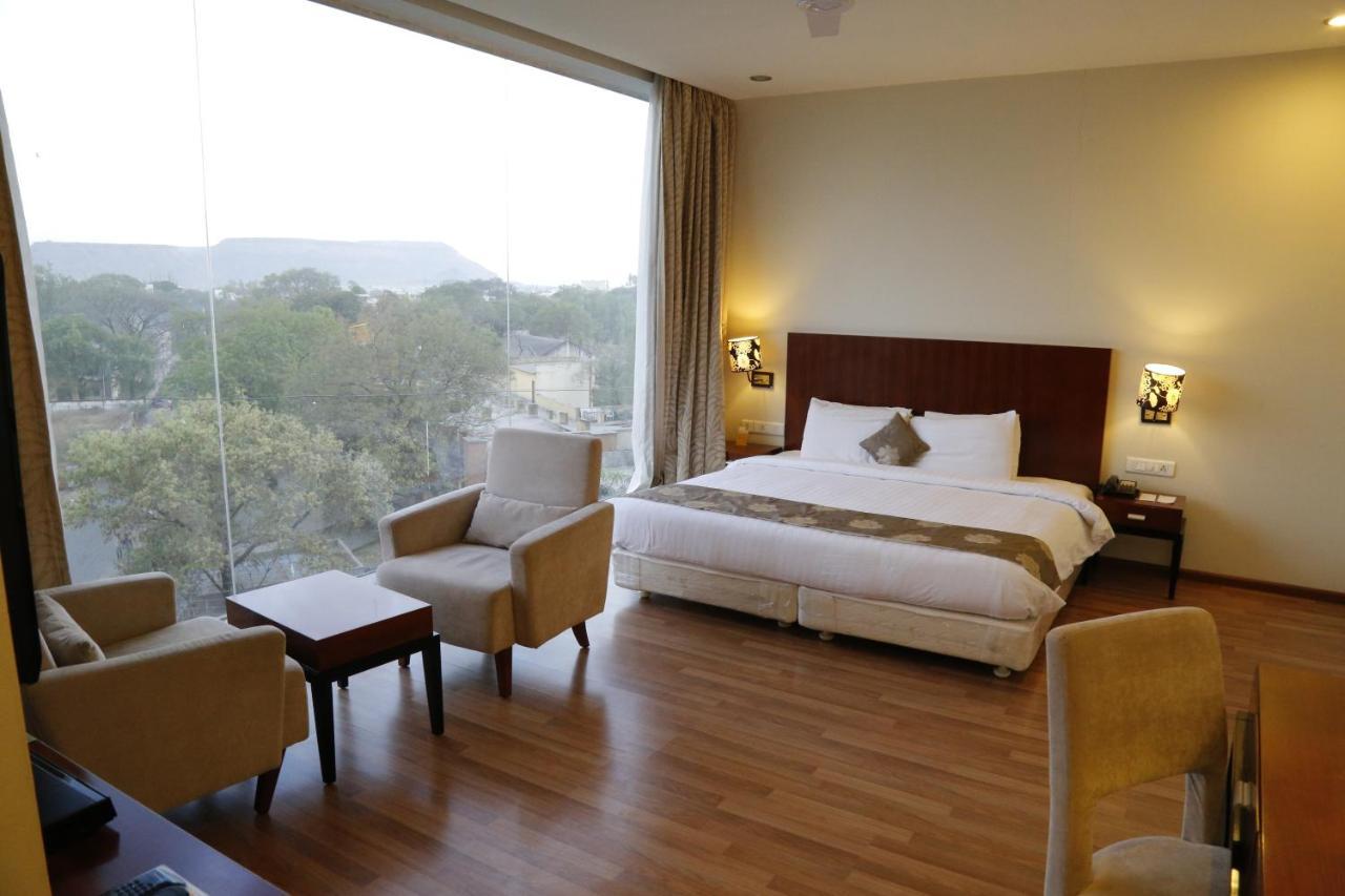 The Aures Hotel Aurangabad  Bagian luar foto
