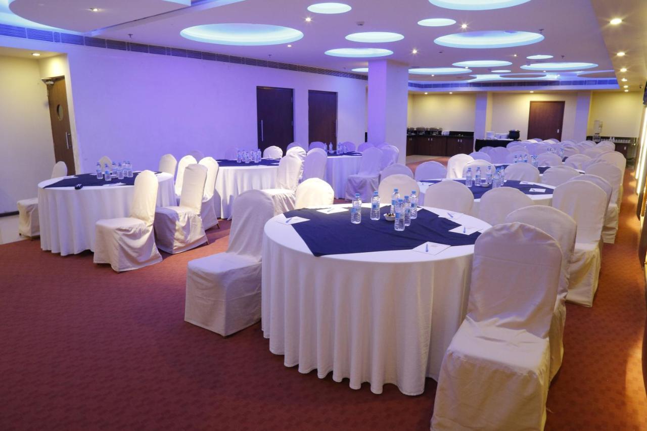 The Aures Hotel Aurangabad  Bagian luar foto