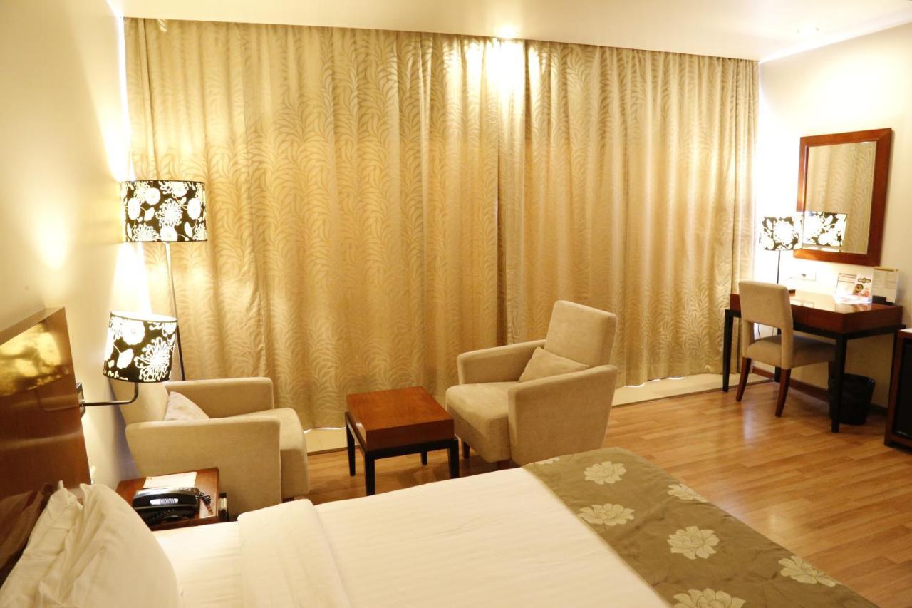 The Aures Hotel Aurangabad  Bagian luar foto