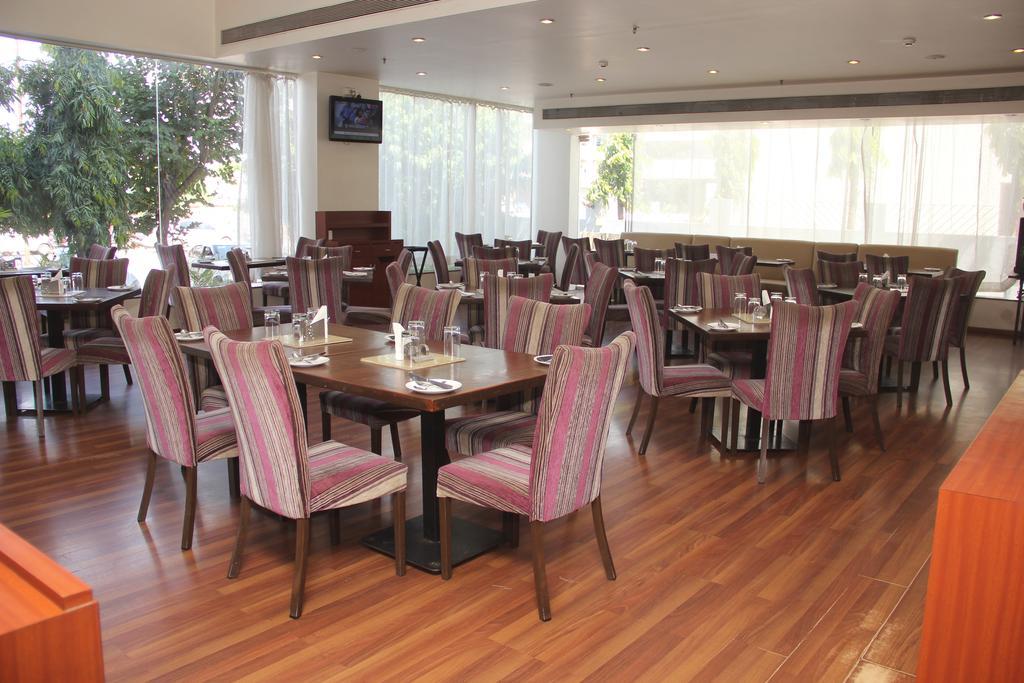 The Aures Hotel Aurangabad  Bagian luar foto