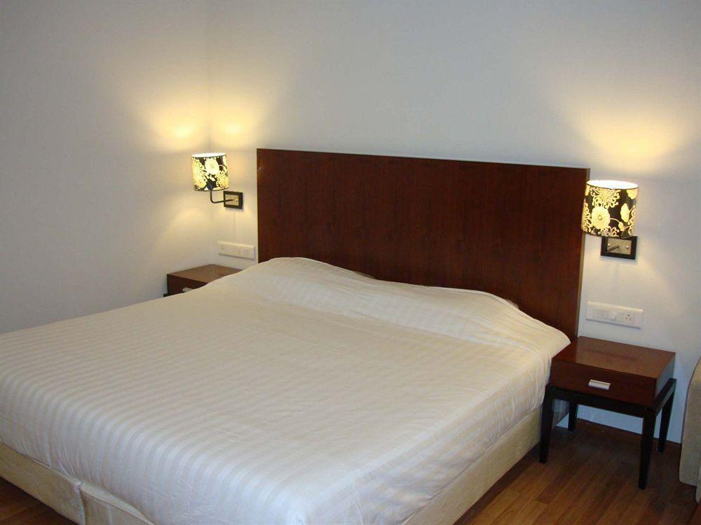 The Aures Hotel Aurangabad  Bagian luar foto