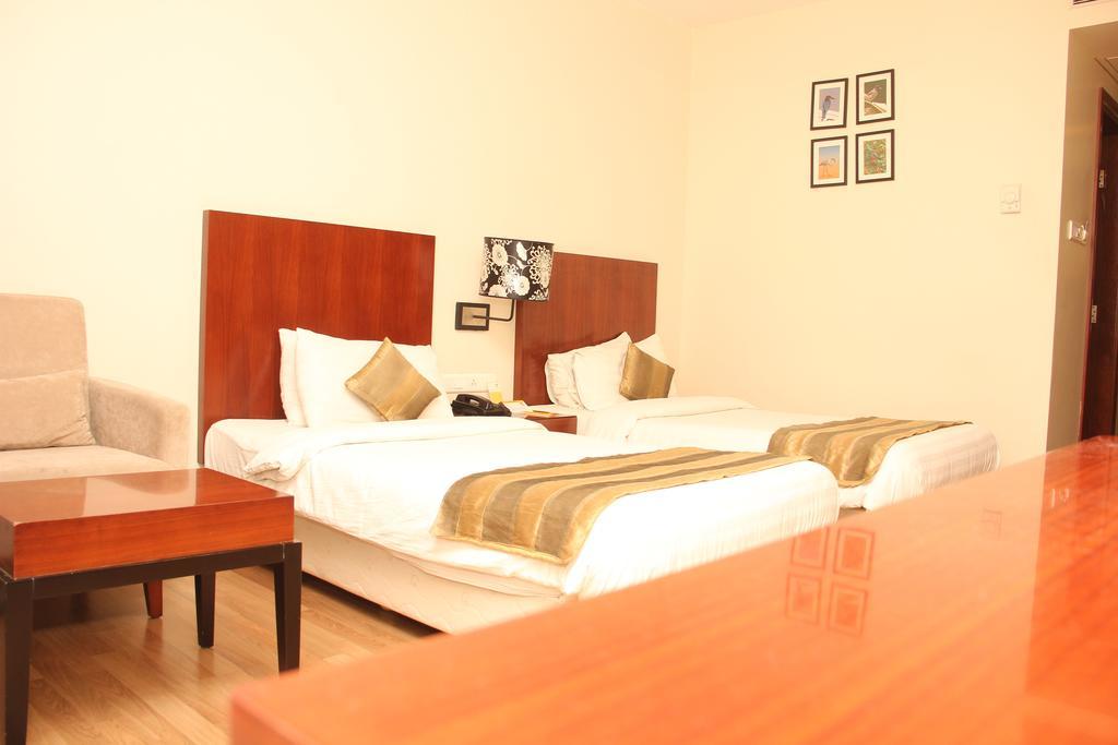 The Aures Hotel Aurangabad  Bagian luar foto