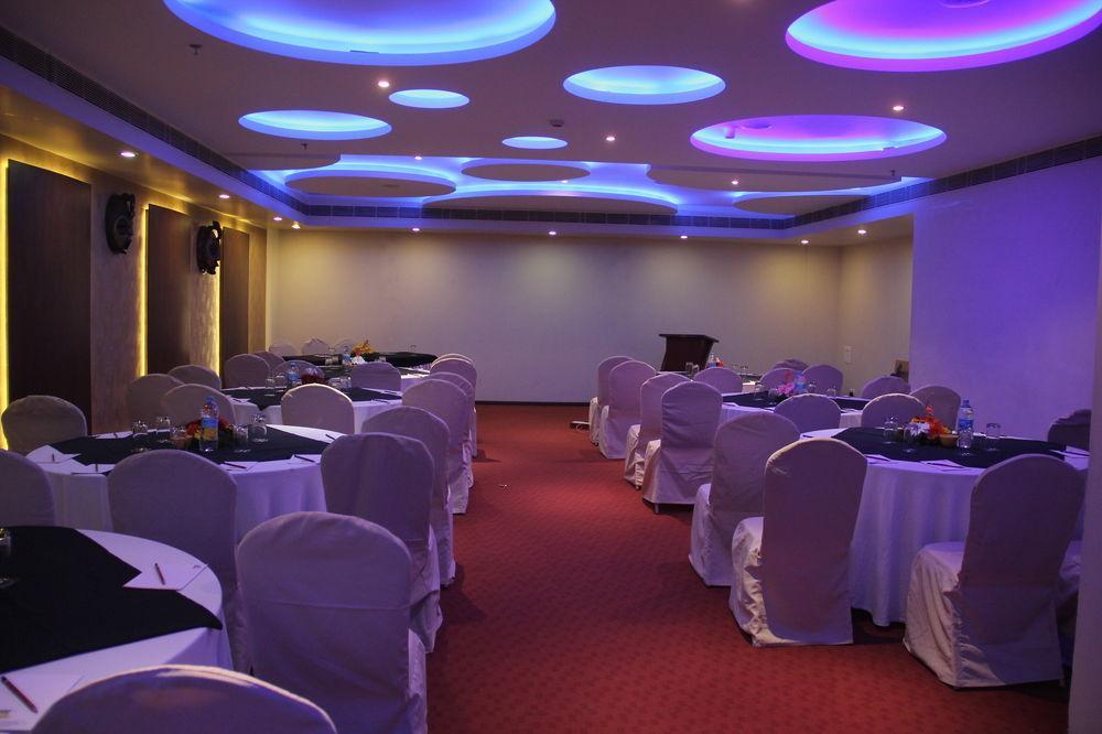 The Aures Hotel Aurangabad  Bagian luar foto