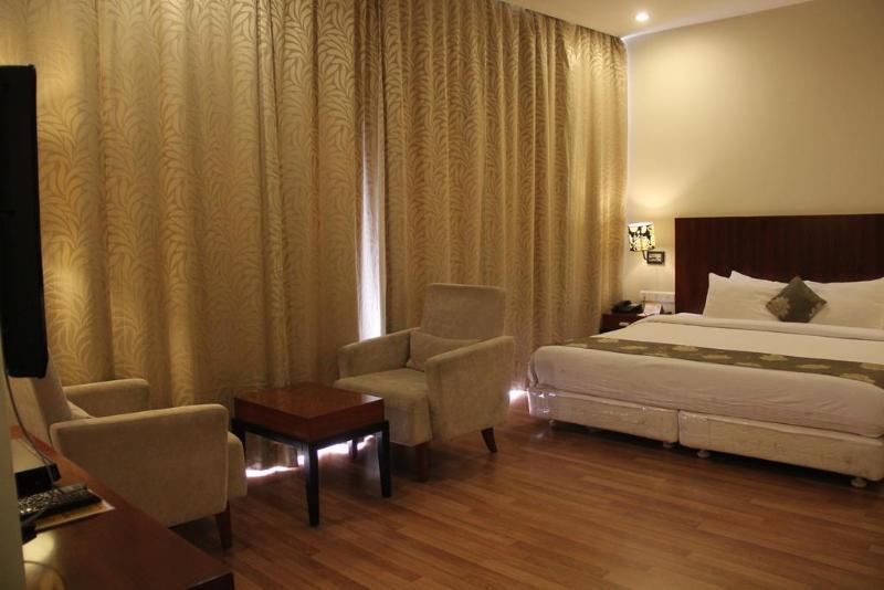 The Aures Hotel Aurangabad  Bagian luar foto