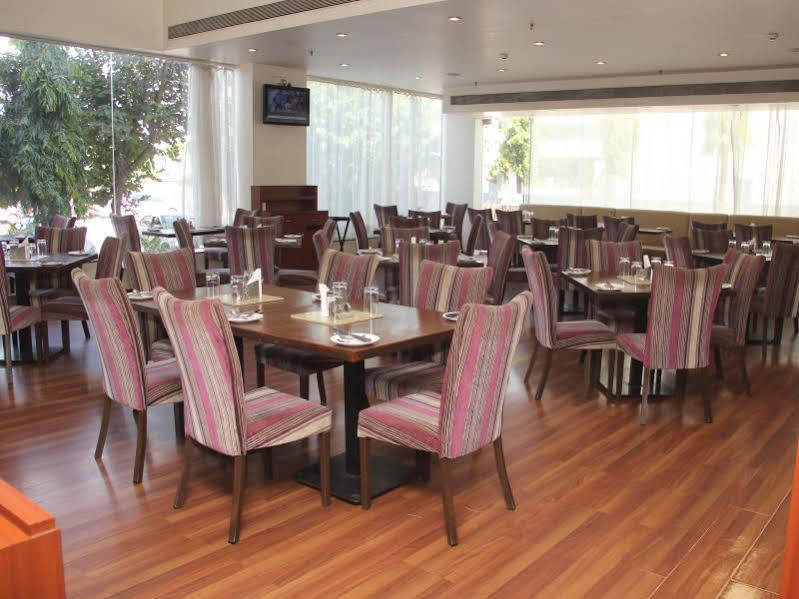The Aures Hotel Aurangabad  Bagian luar foto