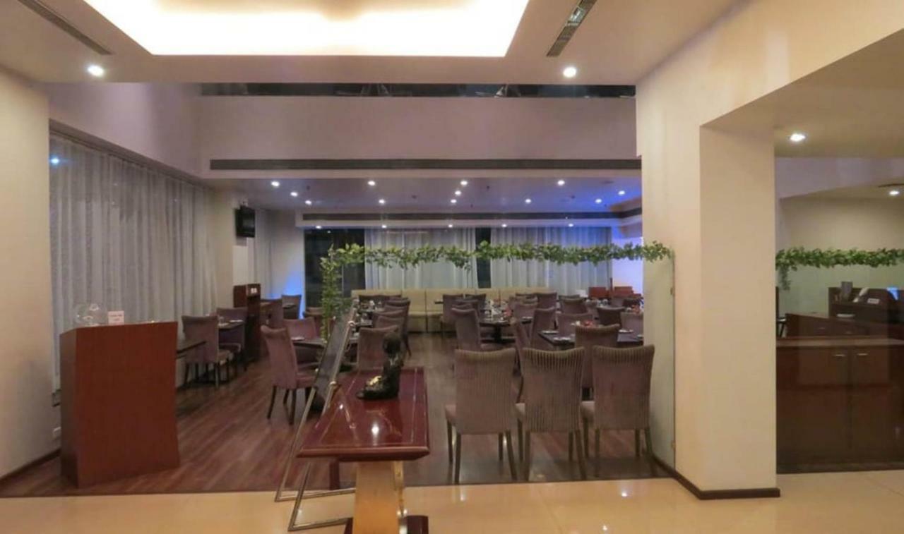 The Aures Hotel Aurangabad  Bagian luar foto